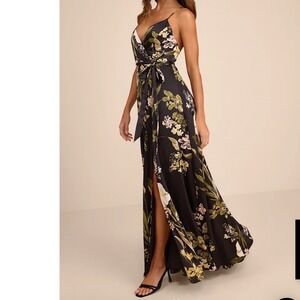 Lulu's Black Floral Maxi Dress with slit. Size medium